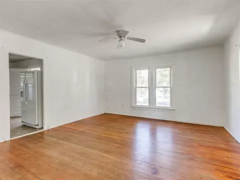 Living - 433 E Apache St, Norman, OK 73071 photo 1 of 4
