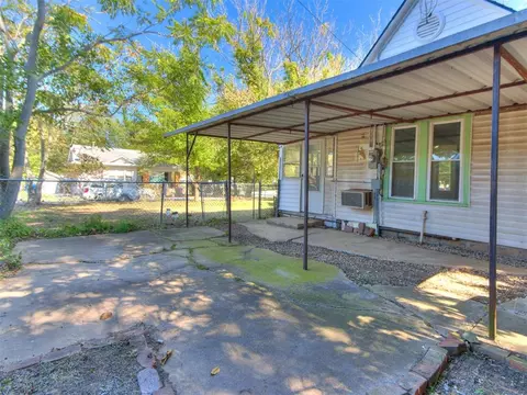 Exterior - 433 E Apache St, Norman, OK 73071 photo 7 of 7