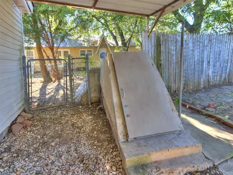 Exterior - 433 E Apache St, Norman, OK 73071 photo 5 of 7