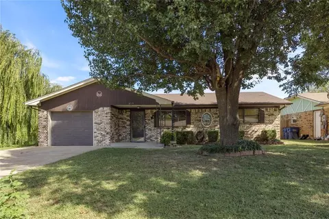 313 Hal Dr, El Reno, OK 73036