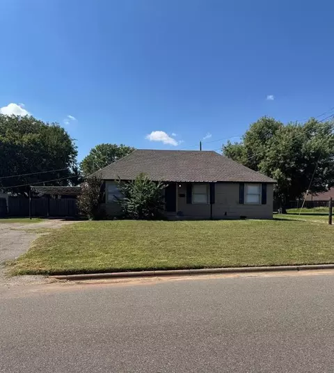411 N 6th St, Weatherford, OK 73096