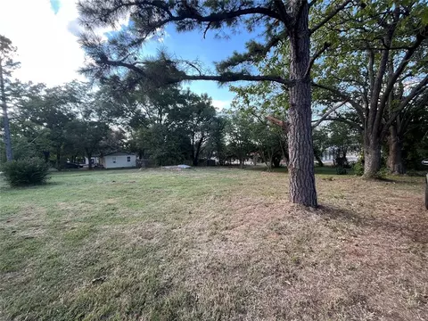 421 E Maple St, Tecumseh, OK 74873 photo 1