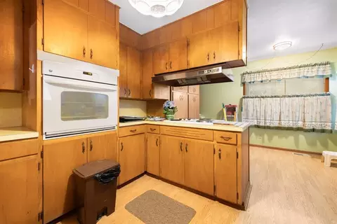 Kitchen - 200 Campbell St, Broken Bow, OK 74728 photo 3 of 6