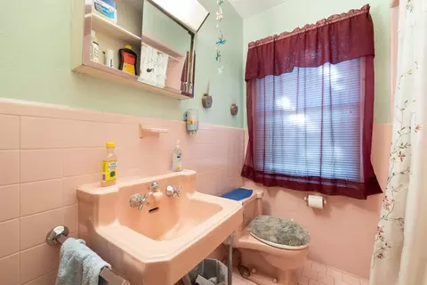 Bath - 200 Campbell St, Broken Bow, OK 74728 photo 1 of 4