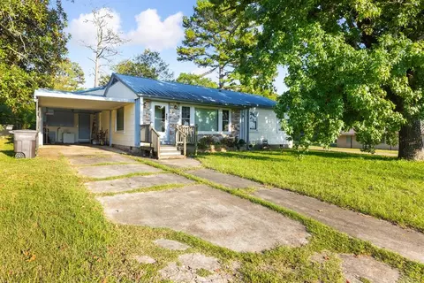 Exterior - 200 Campbell St, Broken Bow, OK 74728 photo 2 of 3