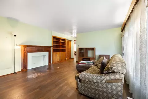 Living - 200 Campbell St, Broken Bow, OK 74728 photo 1 of 5