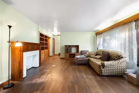 Living - 200 Campbell St, Broken Bow, OK 74728 photo 3 of 5