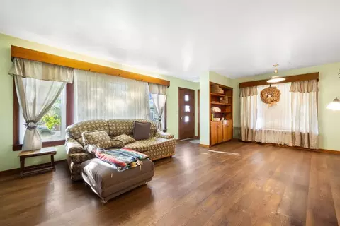 Living - 200 Campbell St, Broken Bow, OK 74728 photo 4 of 5