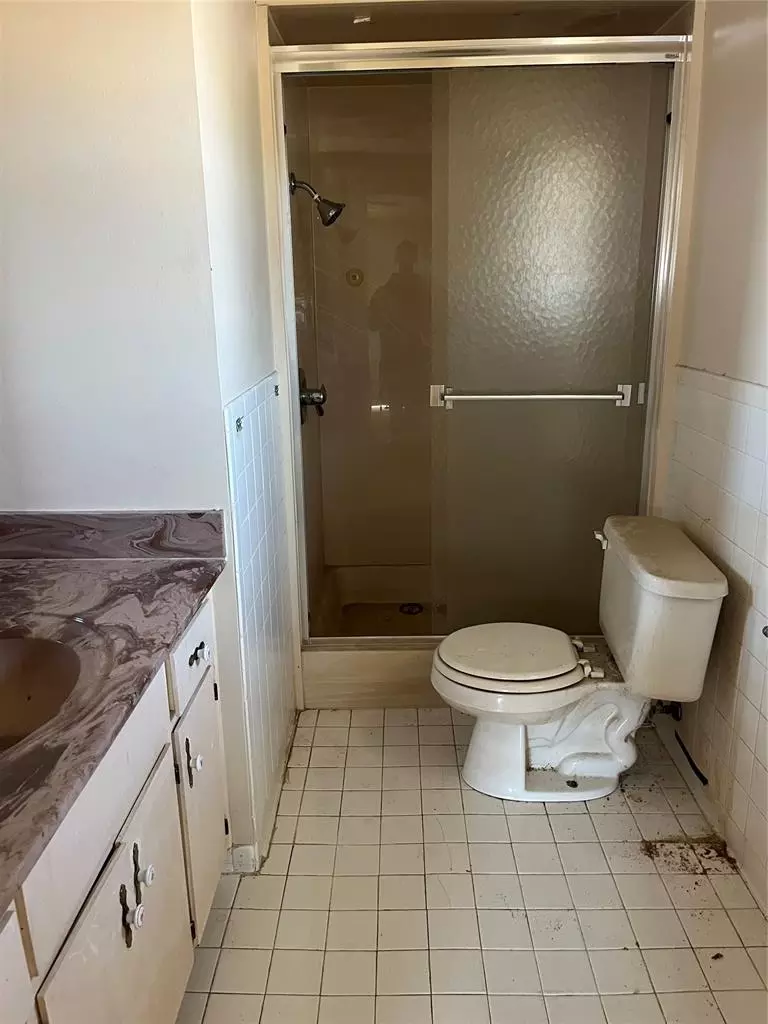 Bath - 4012 NW 57th St, Oklahoma City, OK 73112 photo 2 of 2