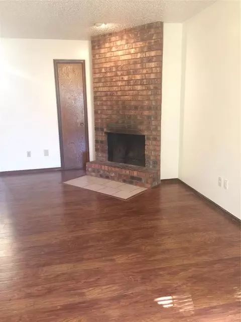 908 Aspen Ct #910, Noble, OK 73068