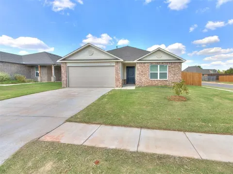 2016 Dillards Dr, Chickasha, OK 73018