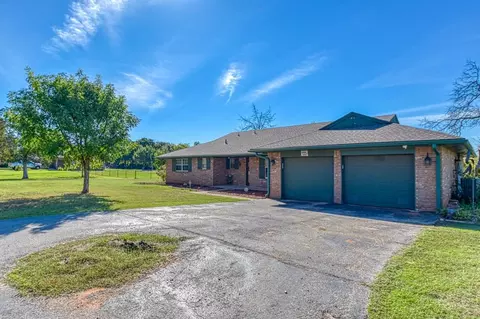 7338 Brenda Cir, Norman, OK 73026