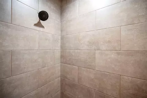Bath - 111 Xtreme Ln, Broken Bow, OK 74728 photo 6 of 10