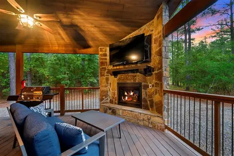 Exterior - 111 Xtreme Ln, Broken Bow, OK 74728 photo 6 of 11