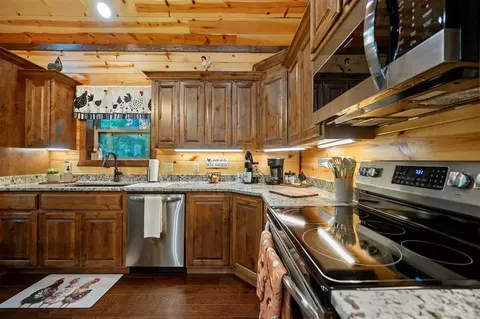Kitchen - 111 Xtreme Ln, Broken Bow, OK 74728 photo 4 of 4