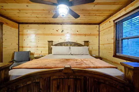 Bedroom - 111 Xtreme Ln, Broken Bow, OK 74728 photo 5 of 7