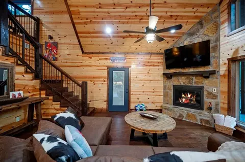 Living - 111 Xtreme Ln, Broken Bow, OK 74728 photo 1 of 4