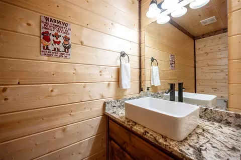 Bath - 111 Xtreme Ln, Broken Bow, OK 74728 photo 7 of 10