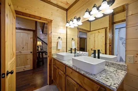 Bath - 111 Xtreme Ln, Broken Bow, OK 74728 photo 3 of 10