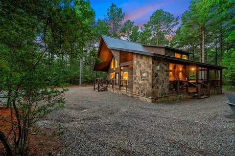 Exterior - 111 Xtreme Ln, Broken Bow, OK 74728 photo 3 of 11