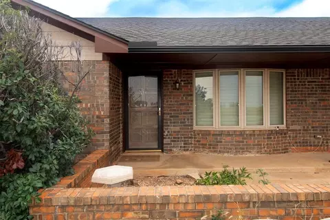 Exterior - 3805 N Park Ln, Altus, OK 73521 photo 2 of 11