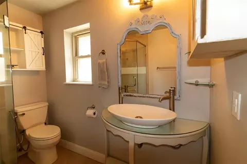 Bath - 3805 N Park Ln, Altus, OK 73521 photo 3 of 3