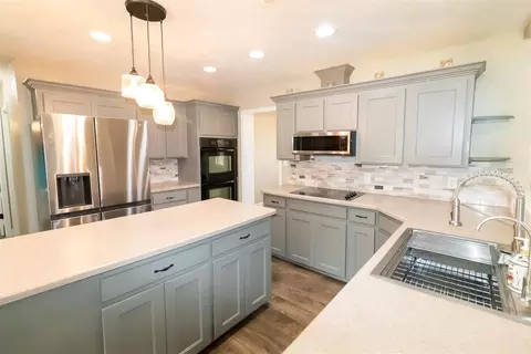 Kitchen - 3805 N Park Ln, Altus, OK 73521 photo 1 of 2