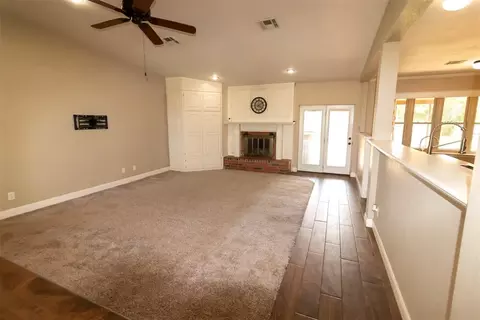 Living - 3805 N Park Ln, Altus, OK 73521 photo 4 of 4