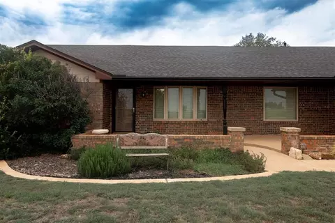 3805 N Park Ln, Altus, OK 73521
