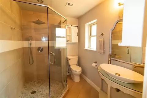 Bath - 3805 N Park Ln, Altus, OK 73521 photo 2 of 3