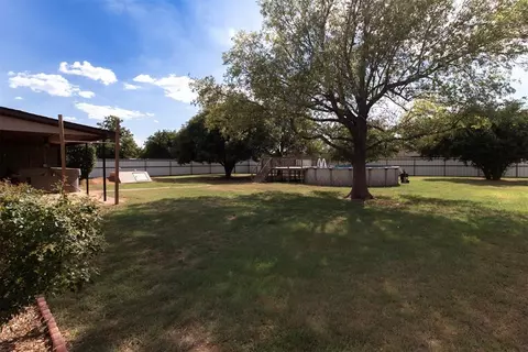 Exterior - 3805 N Park Ln, Altus, OK 73521 photo 11 of 11