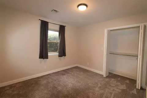 Bedroom - 3805 N Park Ln, Altus, OK 73521 photo 2 of 3