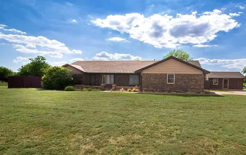 Exterior - 3805 N Park Ln, Altus, OK 73521 photo 7 of 11