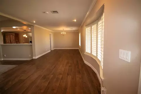 Living - 3805 N Park Ln, Altus, OK 73521 photo 3 of 4
