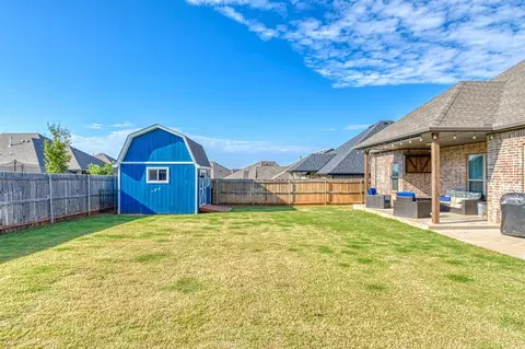 Exterior - 1616 Pendleton Pl, Moore, OK 73160 photo 6 of 9