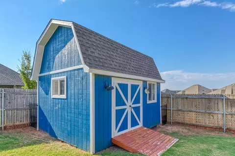 Exterior - 1616 Pendleton Pl, Moore, OK 73160 photo 7 of 9