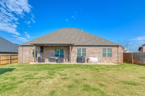 Exterior - 1616 Pendleton Pl, Moore, OK 73160 photo 5 of 9