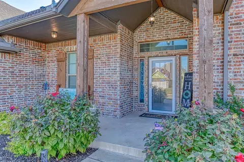 Exterior - 1616 Pendleton Pl, Moore, OK 73160 photo 4 of 9