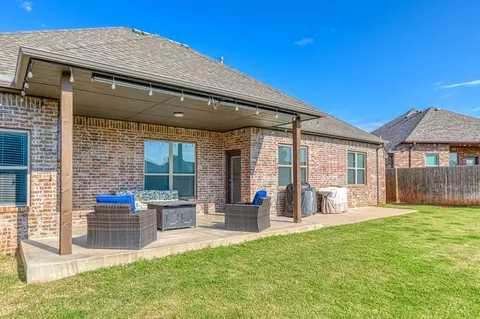 Exterior - 1616 Pendleton Pl, Moore, OK 73160 photo 9 of 9