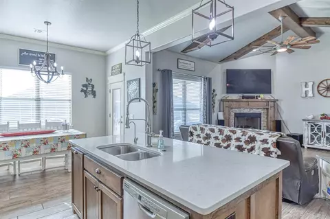Kitchen - 1616 Pendleton Pl, Moore, OK 73160 photo 4 of 5