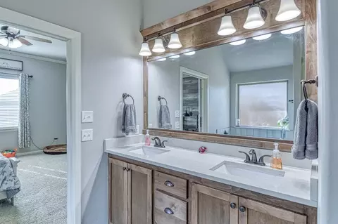 Bath - 1616 Pendleton Pl, Moore, OK 73160 photo 1 of 7