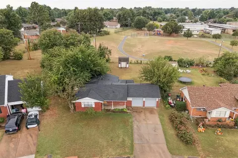 112 W Silver Meadow Dr, Midwest City, OK 73110