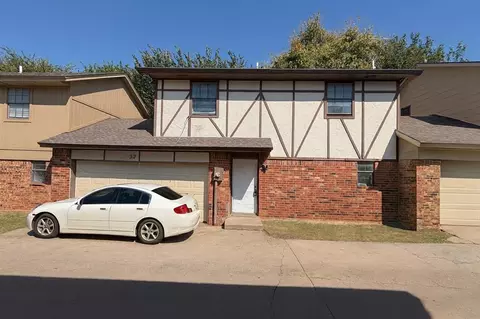 8300 NW 10th St #32, Oklahoma City, OK 73127