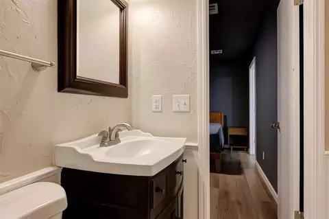 Bath - 3725 N Grant Ave, Bethany, OK 73008 photo 3 of 5