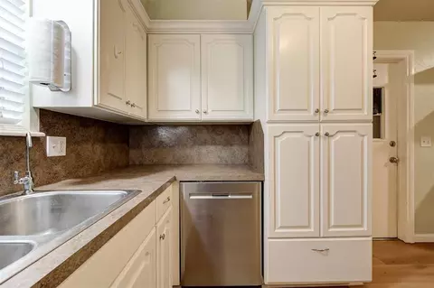 Kitchen - 3725 N Grant Ave, Bethany, OK 73008 photo 4 of 6