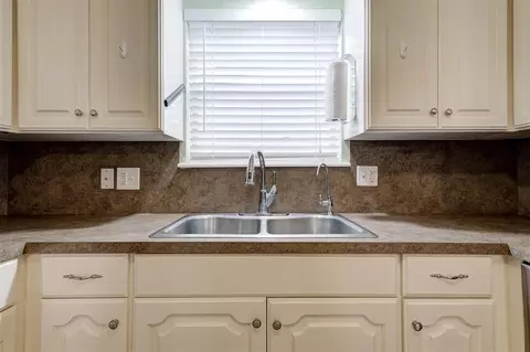 Kitchen - 3725 N Grant Ave, Bethany, OK 73008 photo 6 of 6