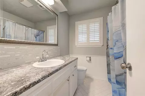 Bath - 3725 N Grant Ave, Bethany, OK 73008 photo 4 of 5