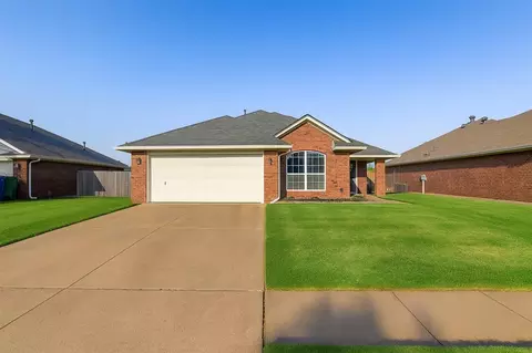 17305 Gold Dr, Edmond, OK 73012
