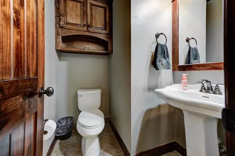 Bath - 1336 Brice Dr, Moore, OK 73160 photo 2 of 3