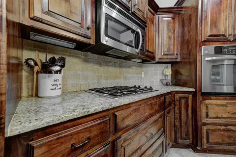 Kitchen - 1336 Brice Dr, Moore, OK 73160 photo 4 of 5